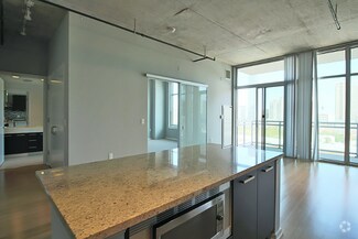 Building Photo - 152 W Roosevelt Rd