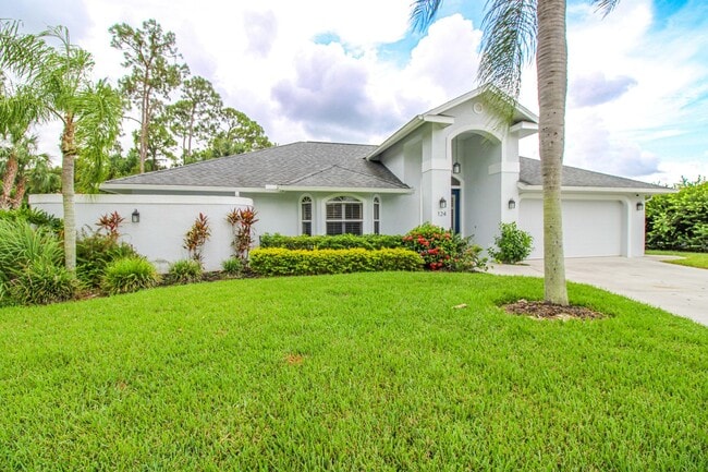 Building Photo - ** BEST LOCATION ** PRIVATE POOL HOME 4/2 ...