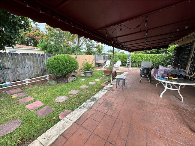 Foto del edificio - 8001 SW 36th Terrace