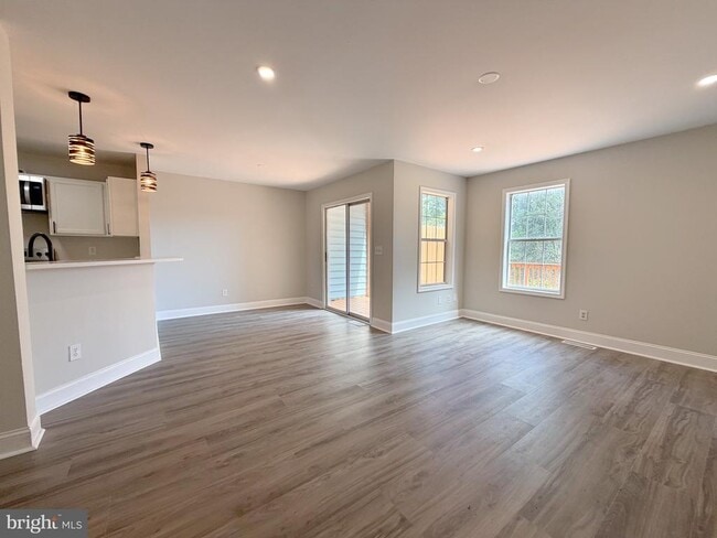 Building Photo - 672 Ripplebrook Dr