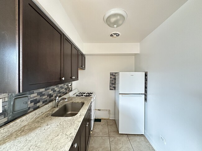 Foto del edificio - 1515 W Morse Ave