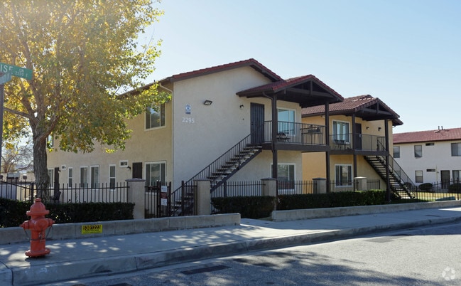 Building Photo - Eastpointe Village