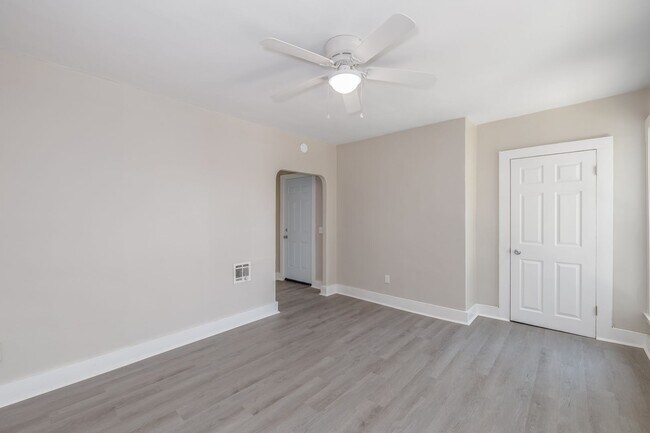 Building Photo - 576 Jefferson St