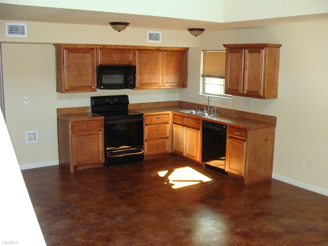 Primary Photo - 131 Meadow Park Cir