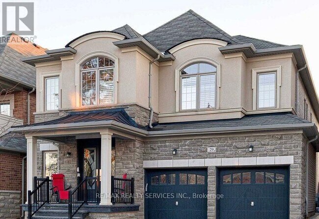 Building Photo - 29 Lampman Cres