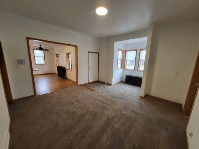 Foto del edificio - 403 1st Ave NE