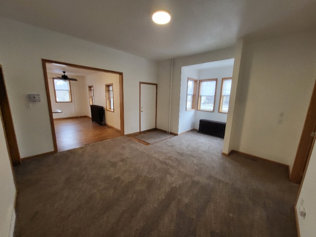 Building Photo - 403 1st Ave NE