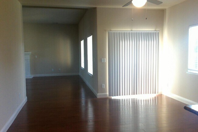 Building Photo - 1195 E Carnoustie Ave