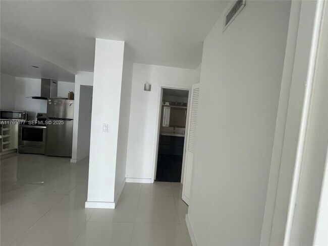 Foto del edificio - 7928 West Dr