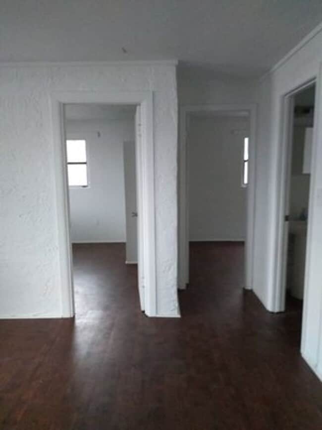 Building Photo - 922 NW 17th Ave