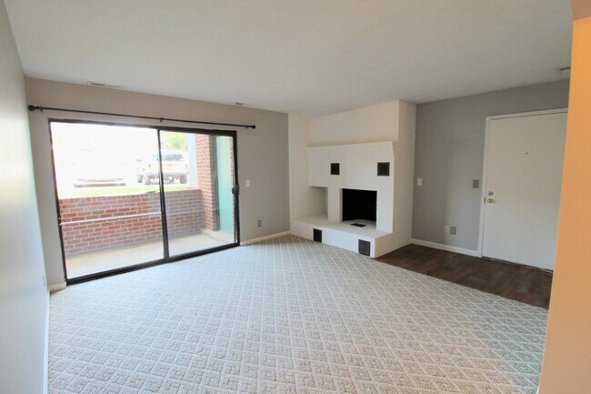 Foto del edificio - 1030-4 Blue Ridge Dr