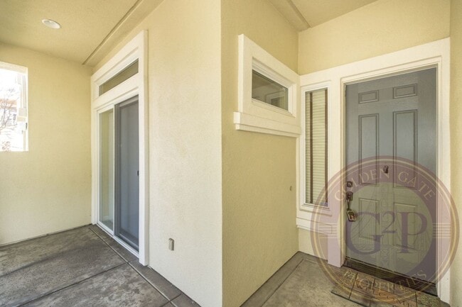 Building Photo - Sunset - 3 BR, 3.5 BA Townhouse 2,225 Sq. Ft. - 3D Virtual Tour, 2 Car Garage