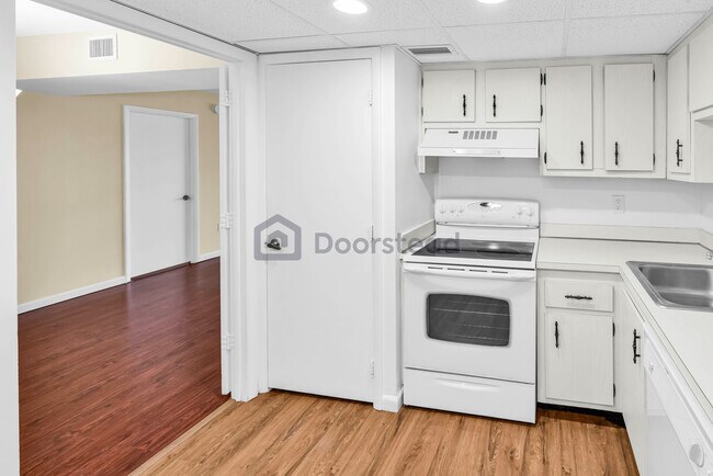 Building Photo - 4172 Inverrary Dr