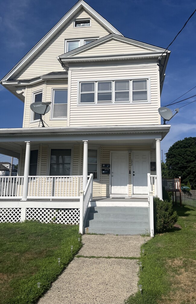 Building Photo - 127 Peck Ave