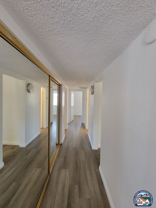 Foto del edificio - 987 J St