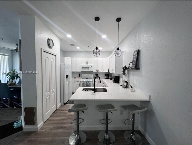 Building Photo - 4435 SW 160th Ave