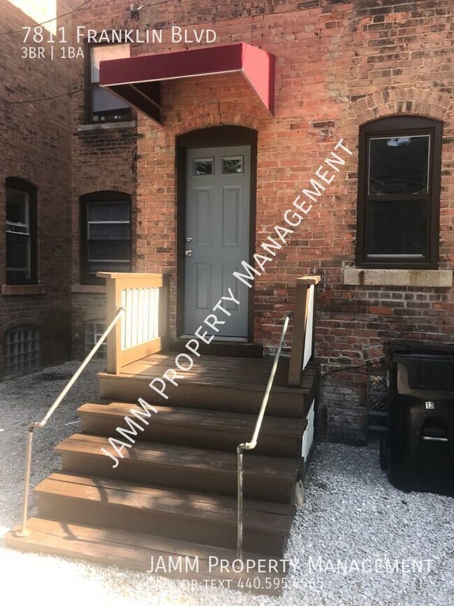 Building Photo - Charming 3-Bedroom Townhouse!