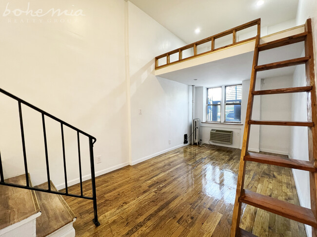 Building Photo - 2228 Amsterdam Ave