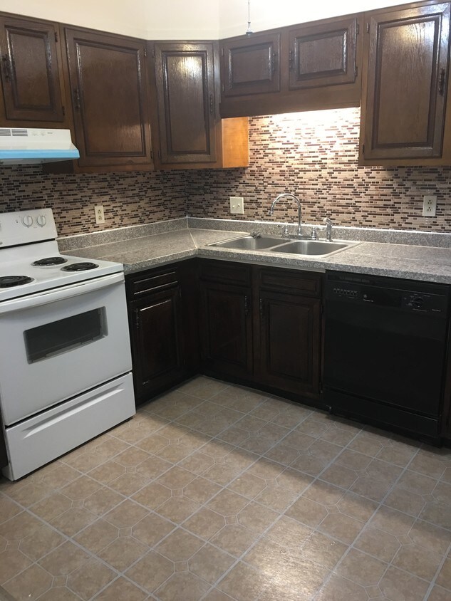 Primary Photo - 2320 Bay Meadows Ct
