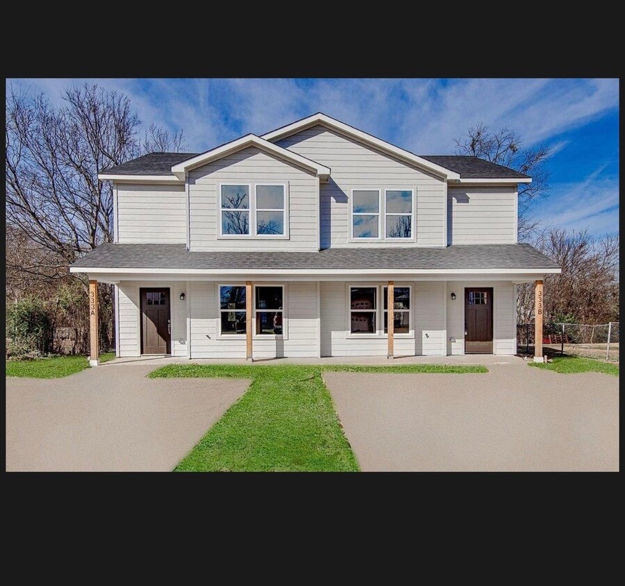 Photo - 333 N Field St (Burleson, TX)