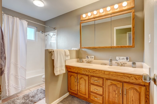 Building Photo - 2403 S Lima Way