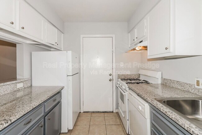 Foto del edificio - 3111 Falk Ct