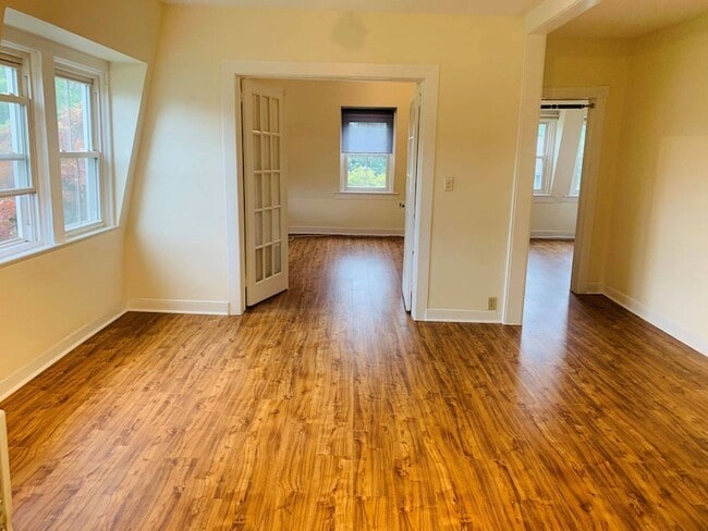 Building Photo - 145 Carpenter Ave