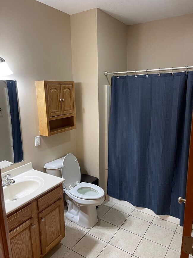 Building Photo - 27-28 Cherry Hill Ct - Hampton, IL