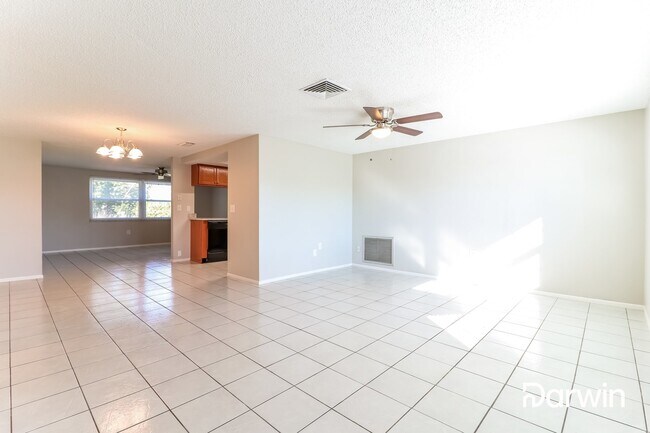 Building Photo - 6635 Albemarle Pkwy, New Port Richey, FL 3...
