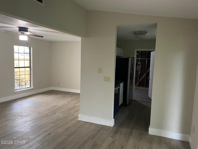 Foto del edificio - 6615 Enzor St