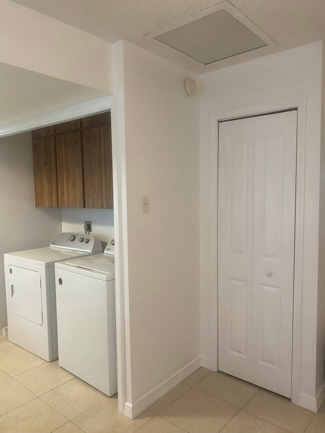 Foto del edificio - 9299 Silverthorne Dr