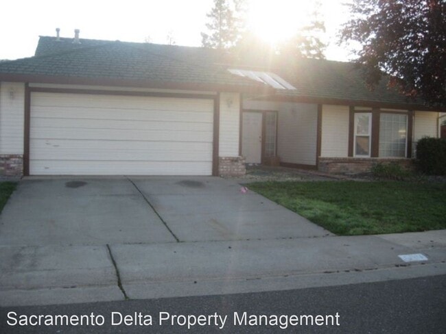 Building Photo - 4 br, 2 bath House - 6321 Laguna Villa Way^^