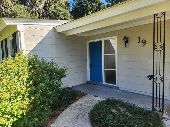 Foto del edificio - Charming 3 Bedroom 1 Bathroom home in Midt...