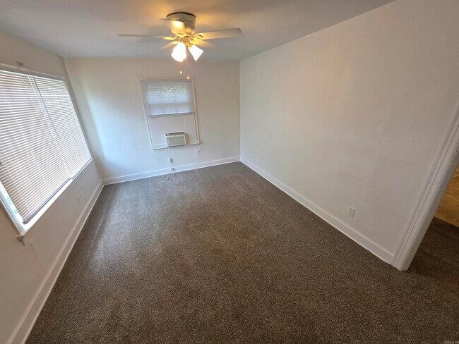 Foto del edificio - 5102 W 11th St