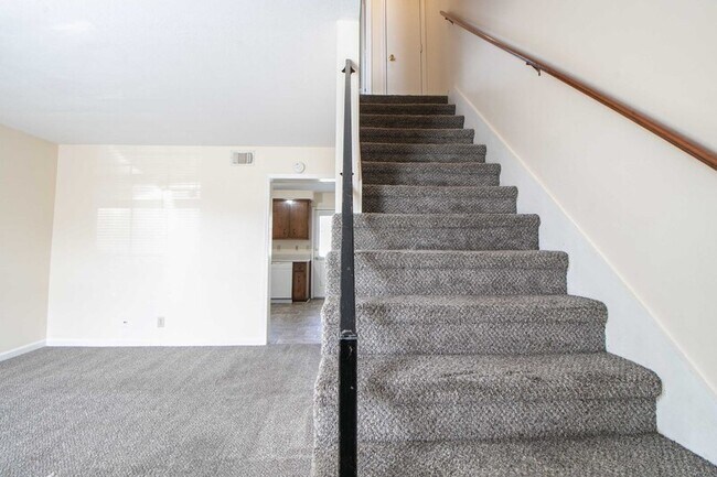 Foto del edificio - 371-3 Peabody Drive