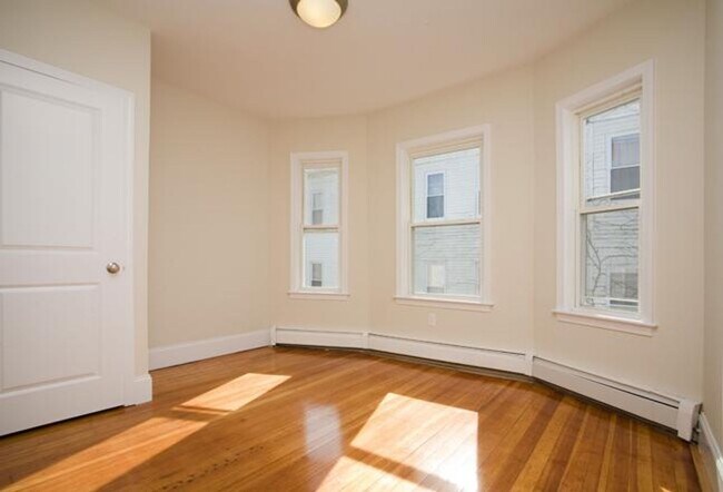 Foto del edificio - 9 Parker Hill Ave