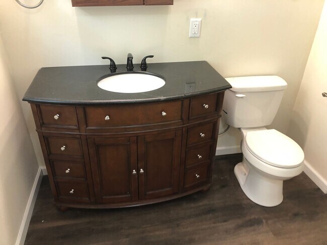 Foto del edificio - Remodeled 3 bedroom 1 bath home with attached one car garage in Rossville, IL