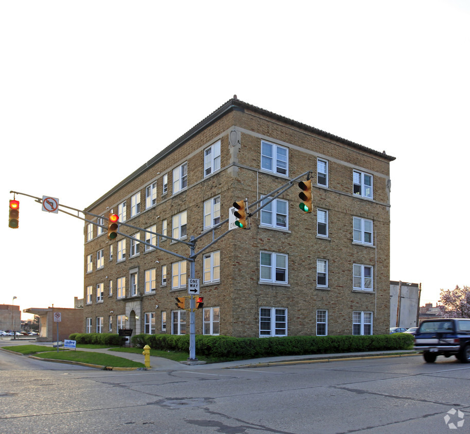 Primary Photo - Fleming Arms Apartments