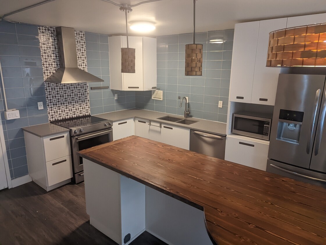 Kitchen - 1121 Albion St