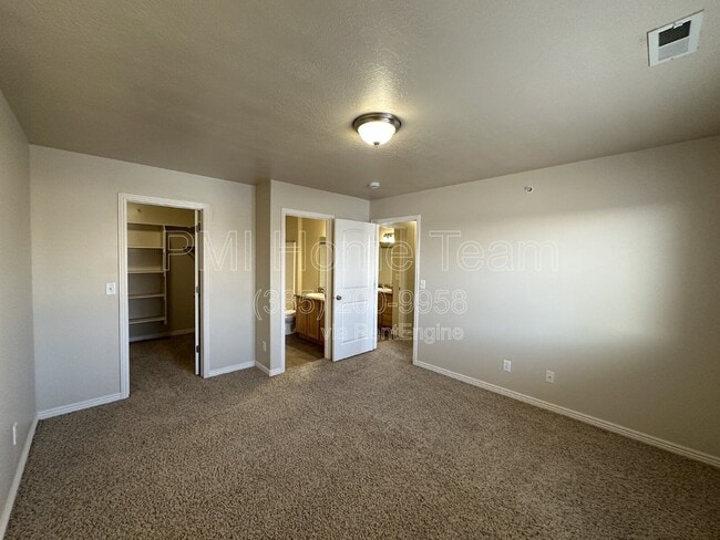 Building Photo - 2510 Charleston Ave