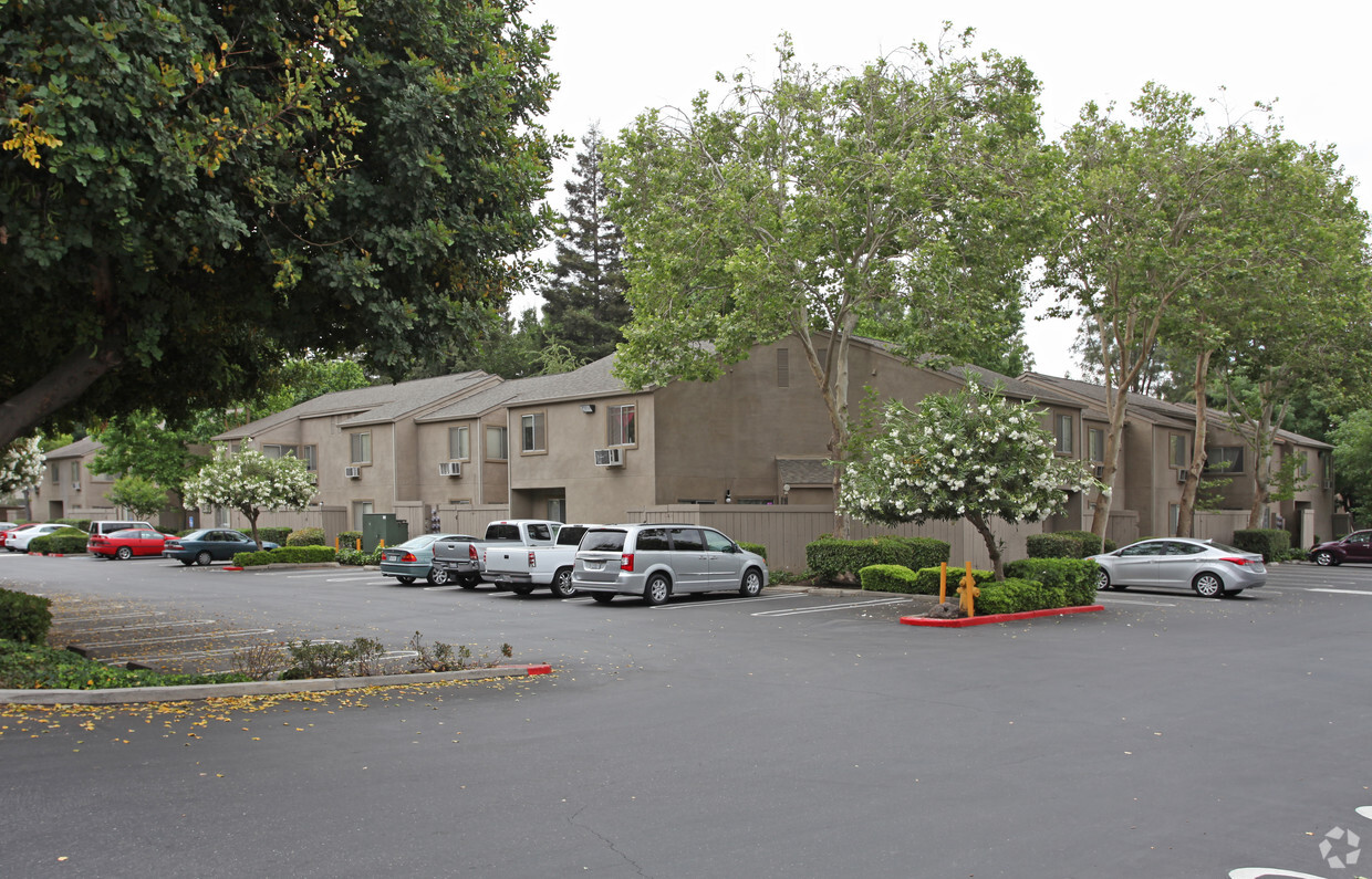 Primary Photo - Colonial Farms Apartments