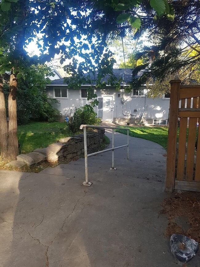 Building Photo - St. Albert 1 bed. Basement  and Pet Friendly!