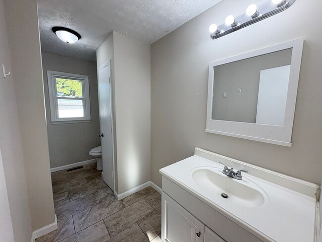 Building Photo - 3 bed with carport and garage