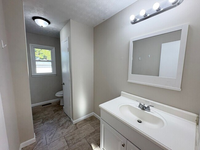 Foto del edificio - 3 bed with carport and garage