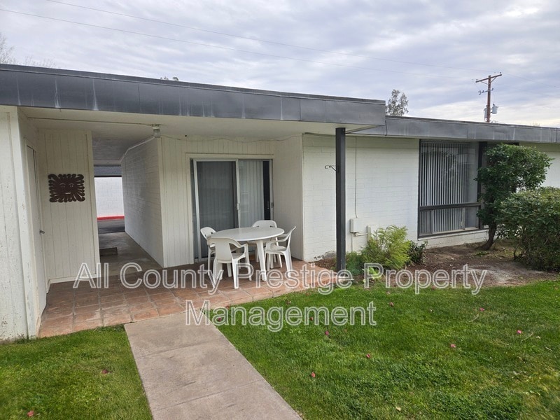 Foto del edificio - 3308 E Camelback Rd