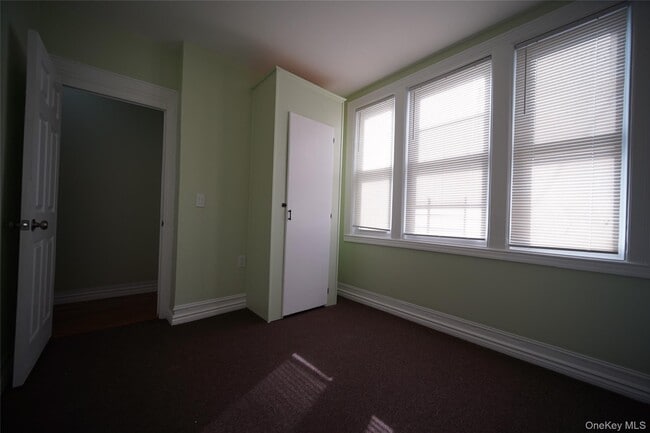 Building Photo - 723 E 227th St