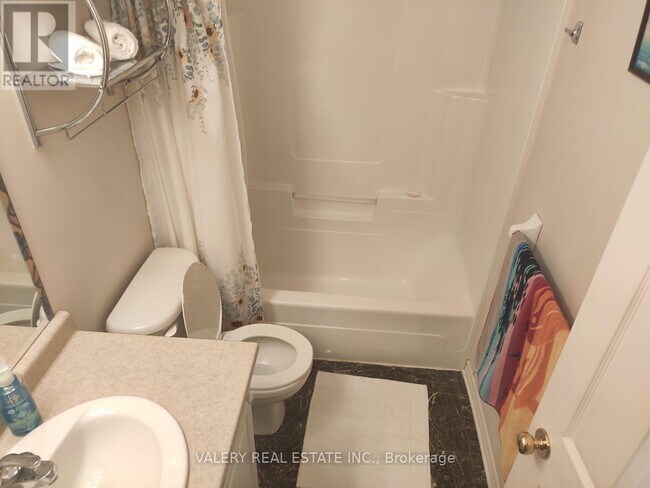 Photo du bâtiment - 1058 Lexington Cir