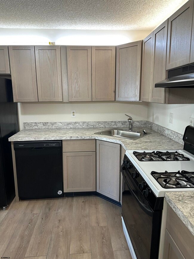 Building Photo - 110 Iroquois Dr