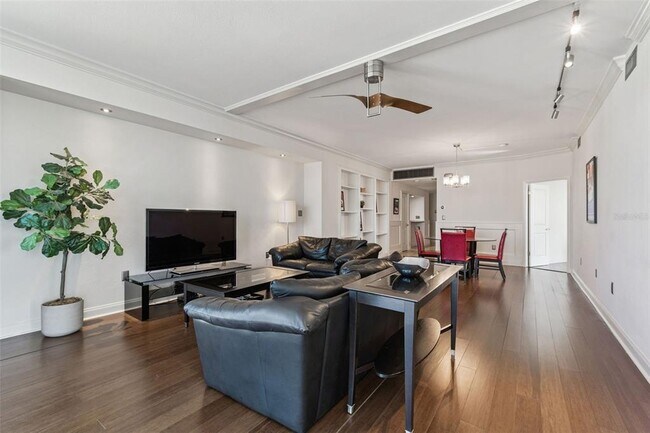 Building Photo - 1 Beach Dr SE