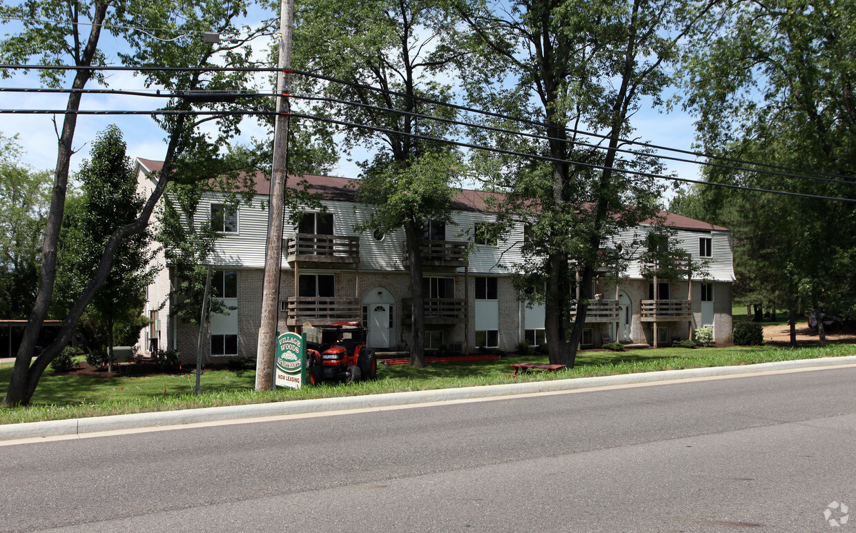 Village Woods Apartaments - 7253 Hills & Dales, Massillon